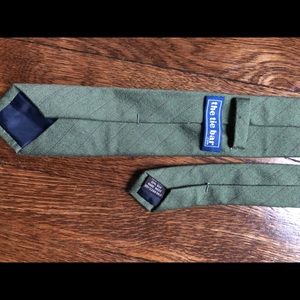 Tie Bar Green tie